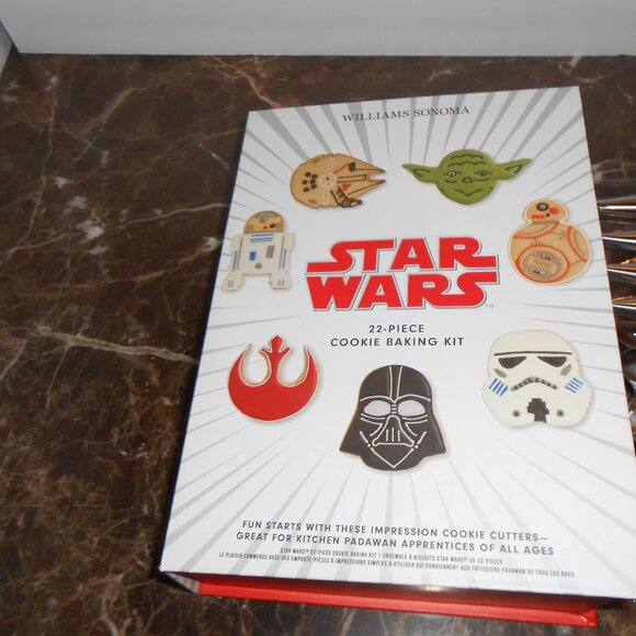 William Sonoma Star Wars 22 piece Coockie Baking Set  NEW - Picture 1 of 3